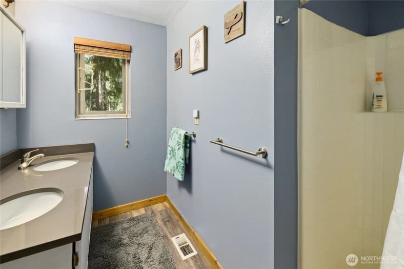 Property photo for 401 Why Worry Lane, Ronald photo 12