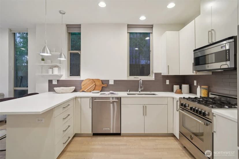 Property photo for 3817 B California Avenue Sw, Seattle photo 11
