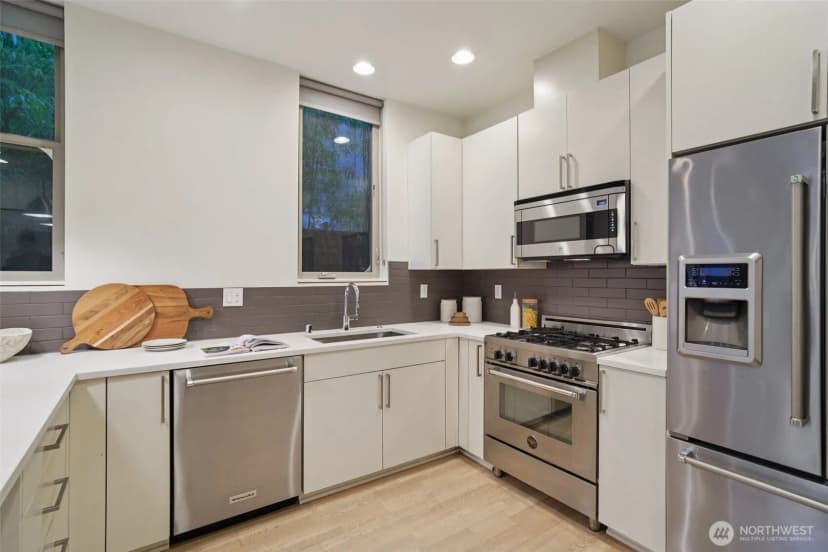 Property photo for 3817 B California Avenue Sw, Seattle photo 10
