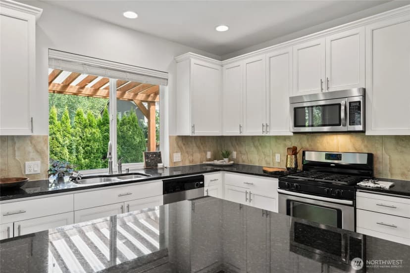 Property photo for 254 Elma Court Ne, Renton photo 13