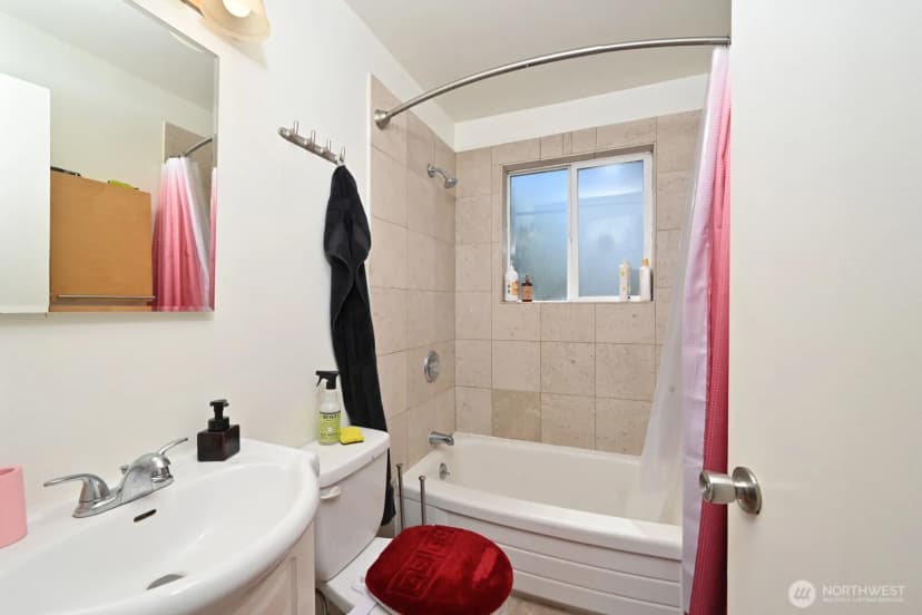 Property photo for 525 E Roy Street, Seattle photo 10