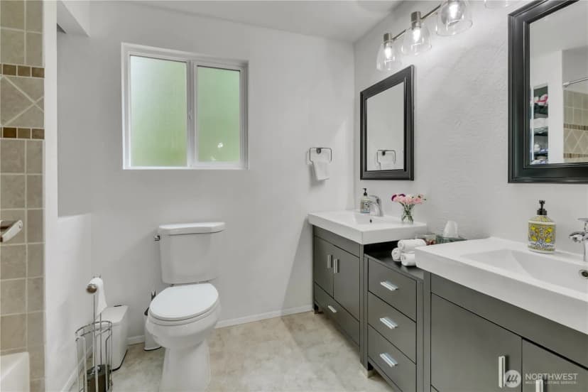 Property photo for 17536 201st Avenue Ne, Woodinville photo 16