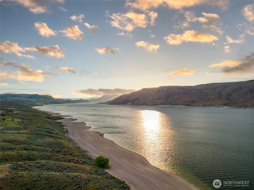 Property photo for 4205 E Plum Pt, Grand Coulee photo 2