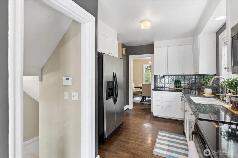 Property photo for 1020 Ne 100th Street #1, Seattle photo 13