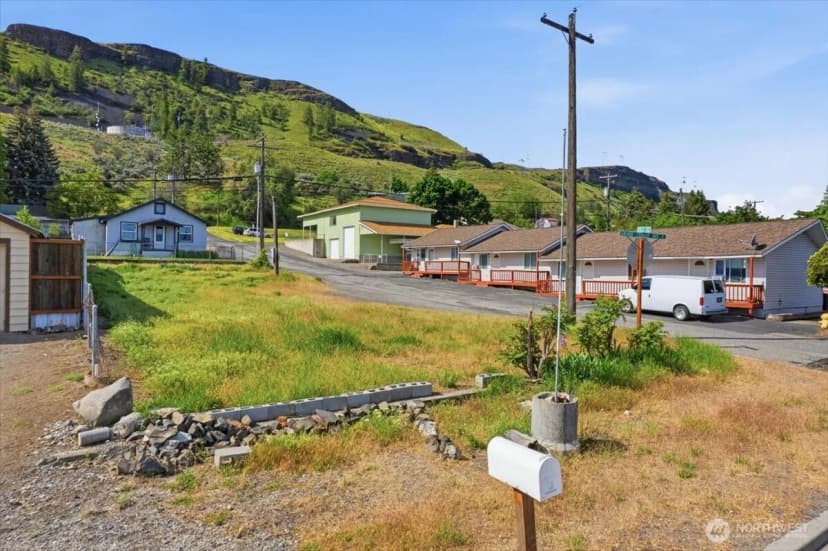 Property photo for 300 E Grand Coulee Avenue, Grand Coulee photo 5
