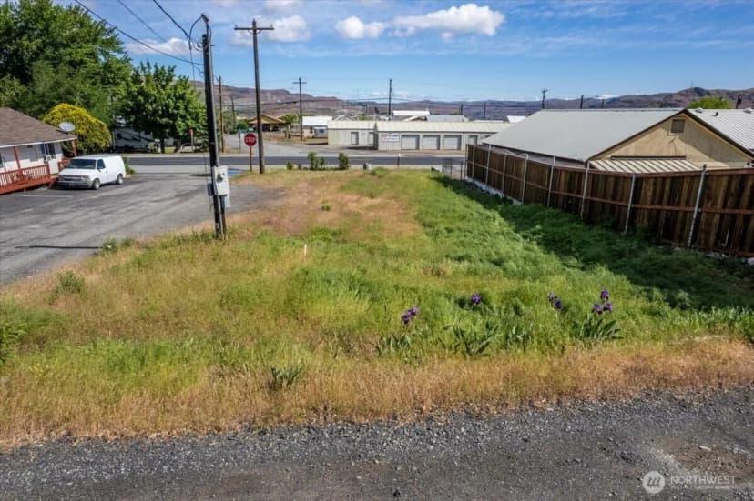 Property photo for 300 E Grand Coulee Avenue, Grand Coulee photo 9