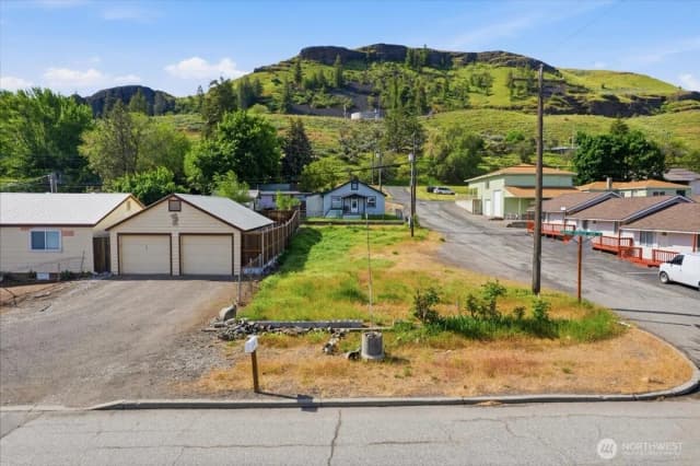 Property photo for 300 E Grand Coulee Avenue, Grand Coulee