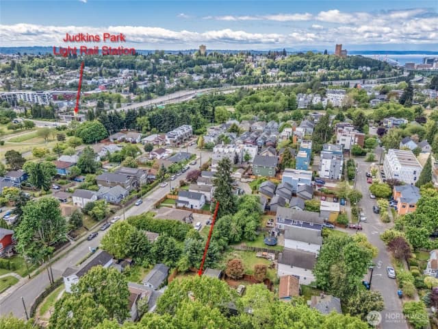 Property photo for 1113 26th Avenue S, Seattle photo 2