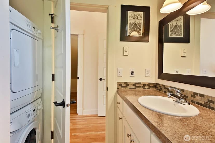 Property photo for 1037 Highview Street, Langley photo 30