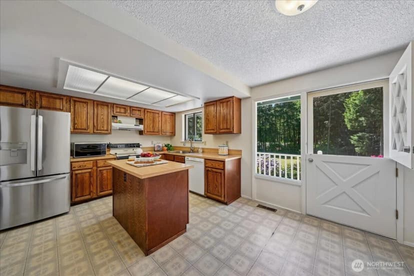 Property photo for 870 Kamus Place, Fox Island photo 18