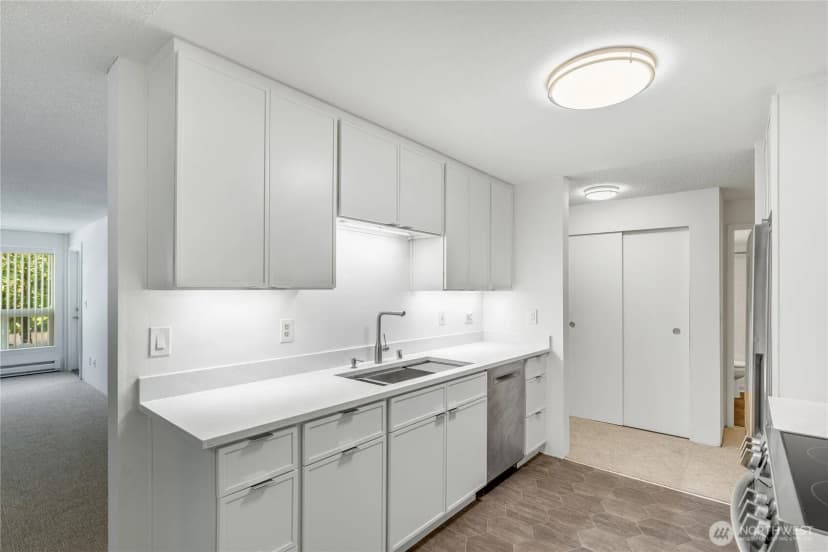 Property photo for 9416 1st Avenue Ne #111, Seattle photo 14