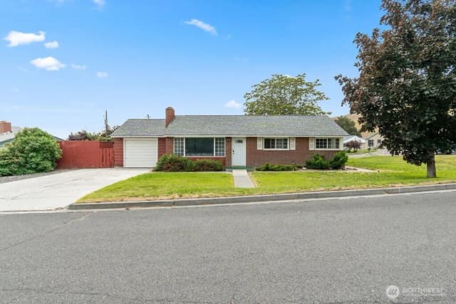 Property photo for 281 Mocliff Avenue, Ephrata