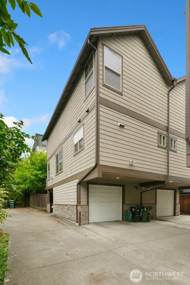 Property photo for 140 21st Avenue E #b, Seattle photo 2