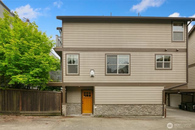 Property photo for 140 21st Avenue E #b, Seattle photo 3