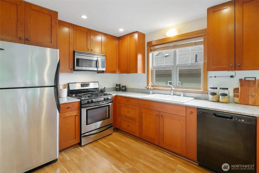 Property photo for 140 21st Avenue E #b, Seattle photo 8