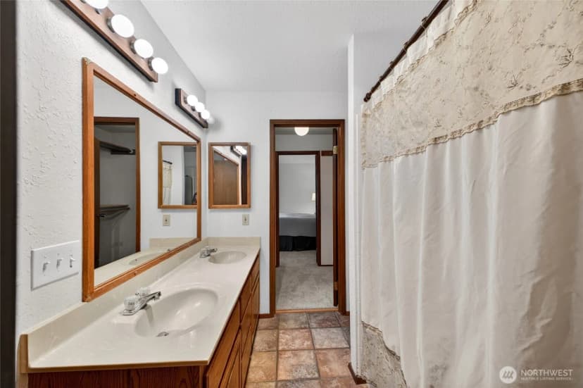 Property photo for 140 Summit Avenue N #b5, Kent photo 16