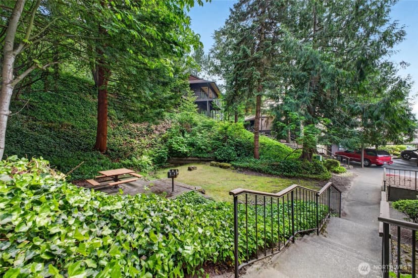 Property photo for 140 Summit Avenue N #b5, Kent photo 24