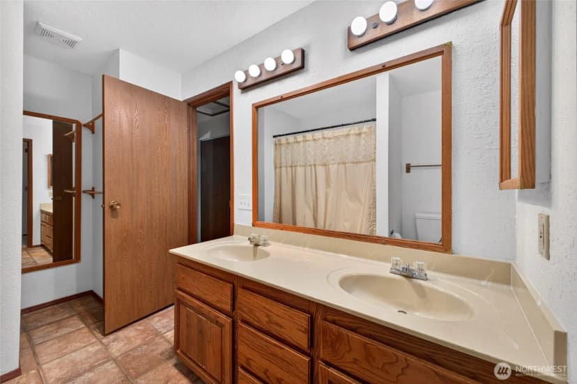 Property photo for 140 Summit Avenue N #b5, Kent photo 15