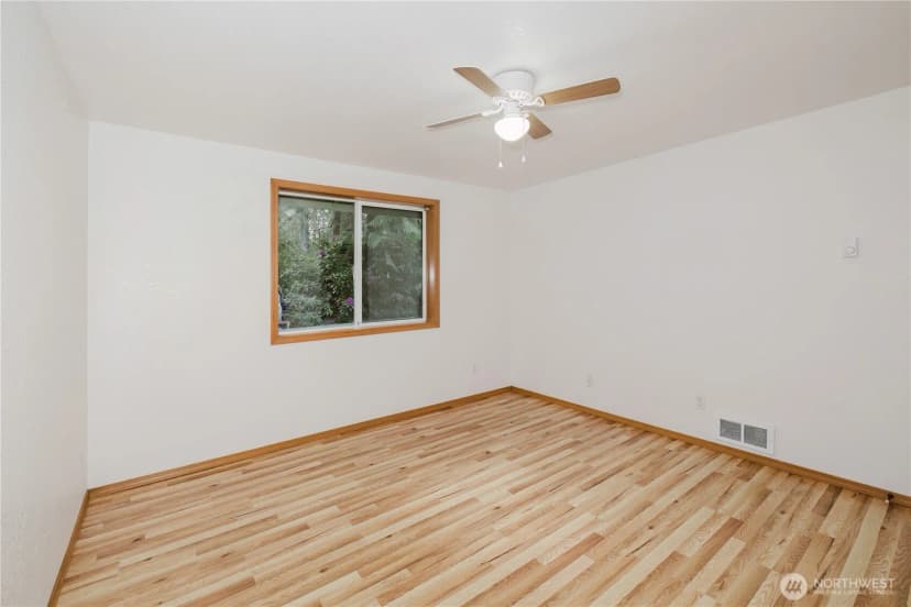 Property photo for 566 E Pointes Drive W, Shelton photo 21
