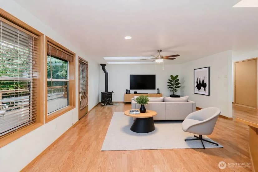 Property photo for 566 E Pointes Drive W, Shelton photo 3