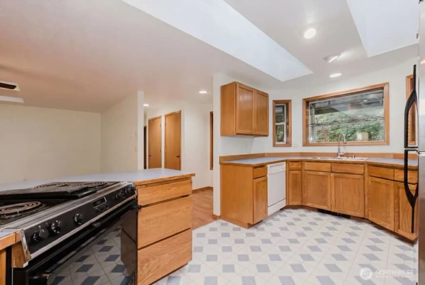 Property photo for 566 E Pointes Drive W, Shelton photo 7