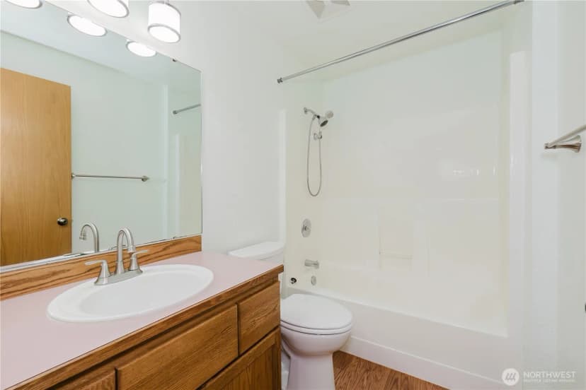 Property photo for 566 E Pointes Drive W, Shelton photo 23
