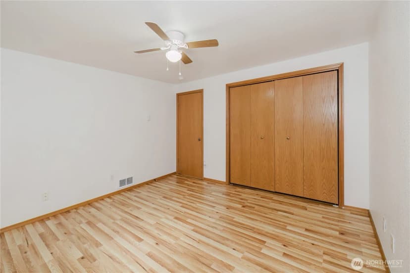 Property photo for 566 E Pointes Drive W, Shelton photo 22