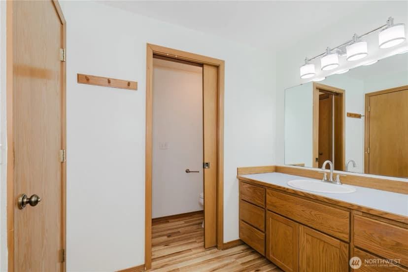 Property photo for 566 E Pointes Drive W, Shelton photo 13