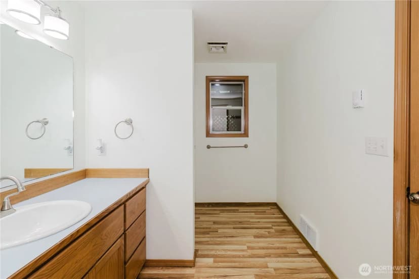 Property photo for 566 E Pointes Drive W, Shelton photo 14