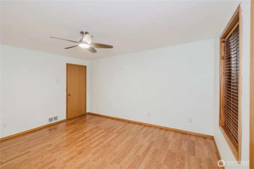 Property photo for 566 E Pointes Drive W, Shelton photo 18