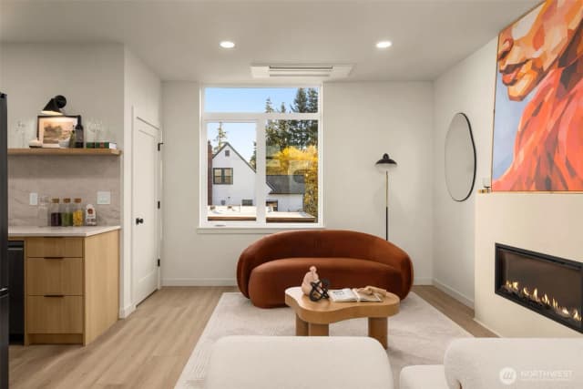 Property photo for 14033 Densmore Avenue N, Seattle photo 4