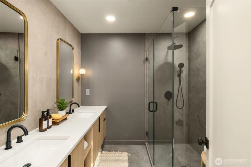 Property photo for 14033 Densmore Avenue N, Seattle photo 11