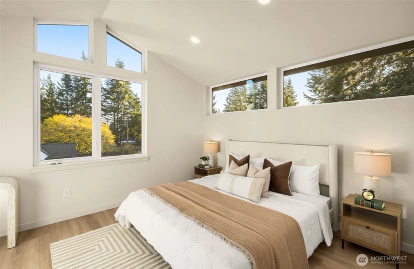 Property photo for 14033 Densmore Avenue N, Seattle photo 9