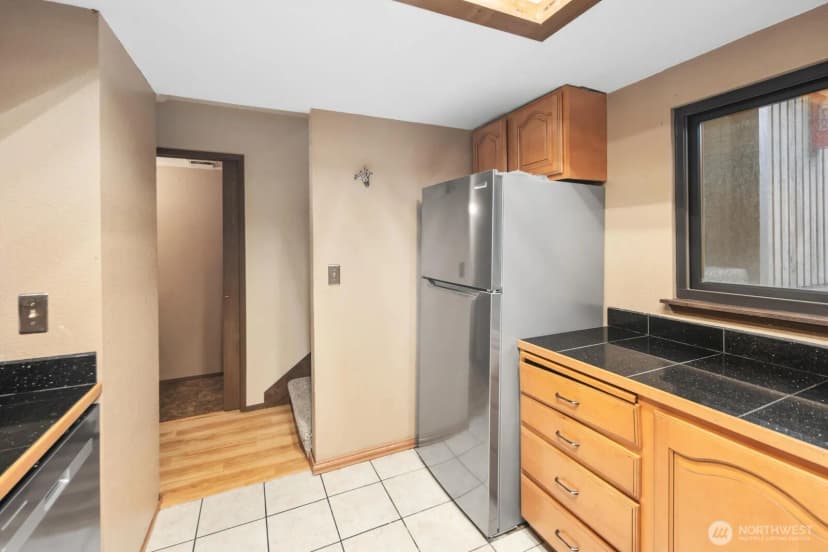 Property photo for 323 Sw 112th Street #102, Seattle photo 6