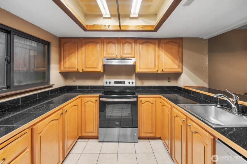 Property photo for 323 Sw 112th Street #102, Seattle photo 8