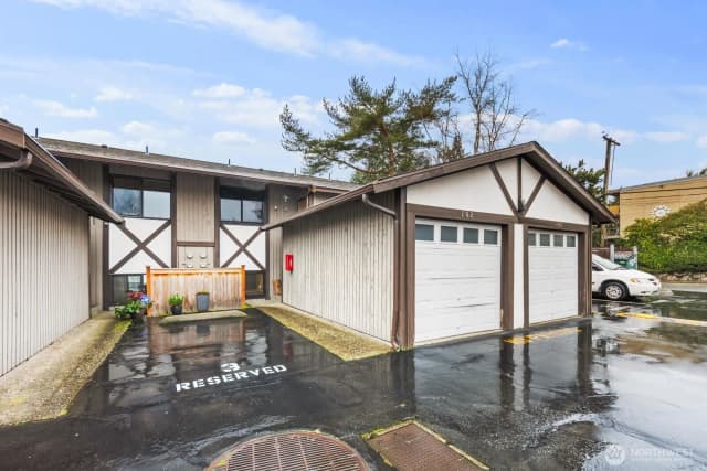 Property photo for 323 Sw 112th Street #102, Seattle