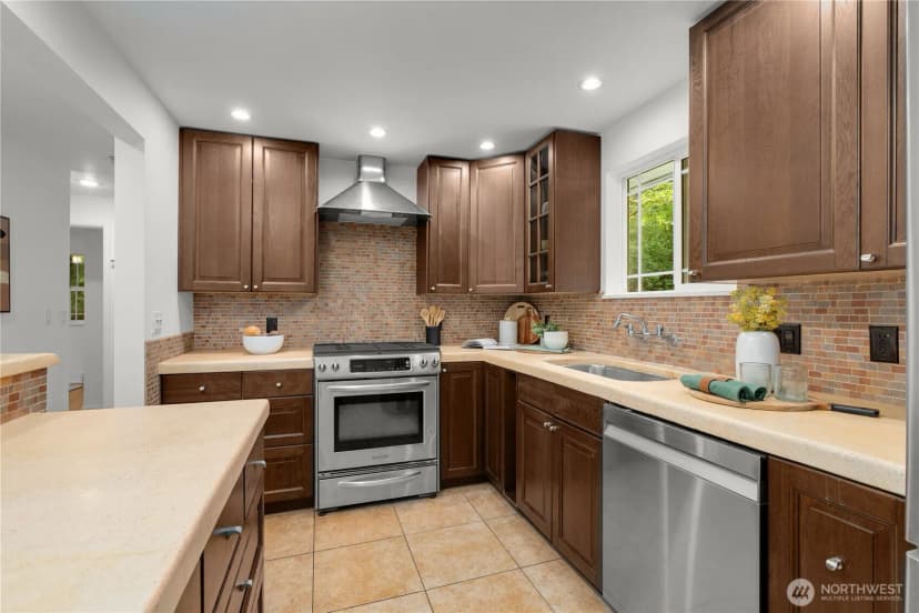 Property photo for 11007 Alton Avenue Ne, Seattle photo 12