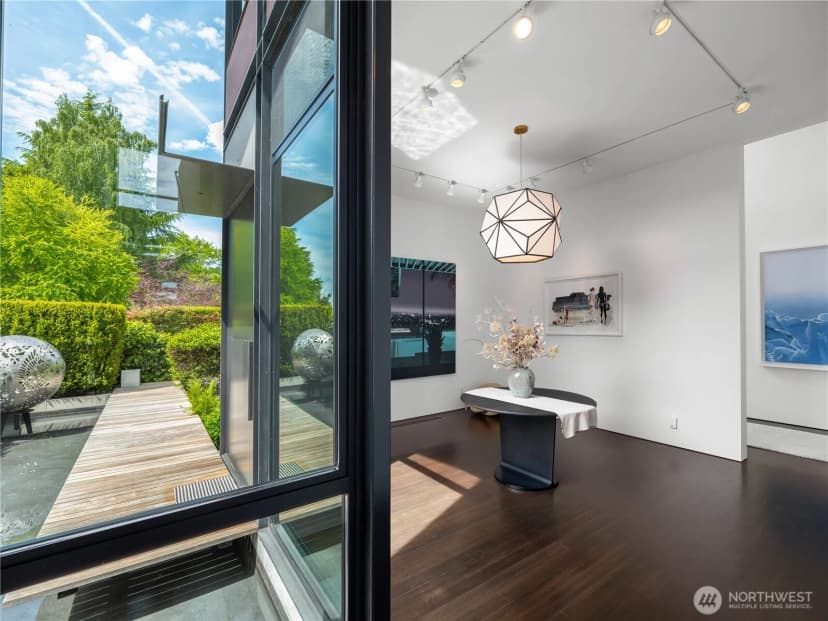 Property photo for 3310 E Laurelhurst Drive Ne, Seattle photo 5