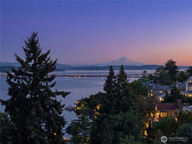 Property photo for 3310 E Laurelhurst Drive Ne, Seattle photo 3