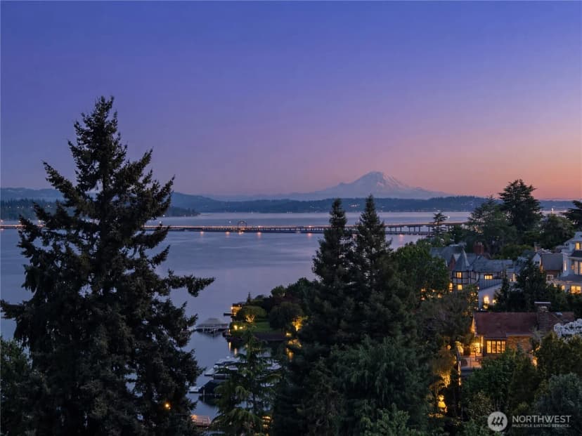 Property photo for 3310 E Laurelhurst Drive Ne, Seattle photo 3