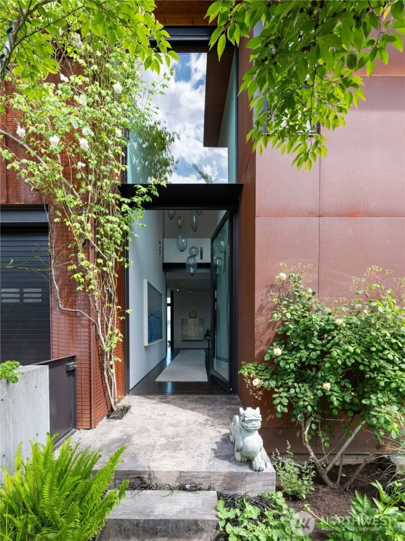 Property photo for 3310 E Laurelhurst Drive Ne, Seattle photo 6