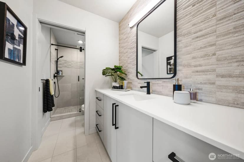 Property photo for 114 Ne 180th Street #d, Shoreline photo 18