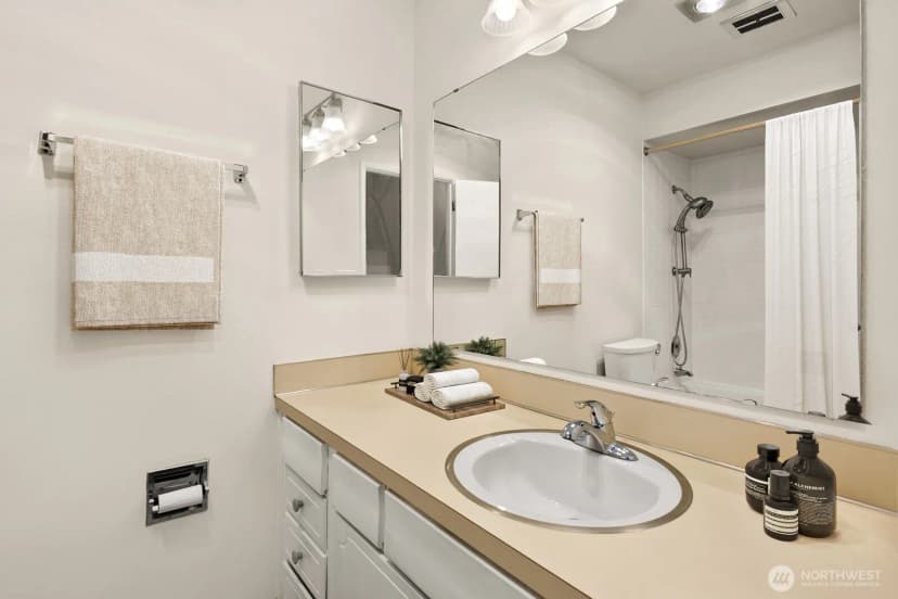 Property photo for 2858 32nd Avenue W #106, Seattle photo 17