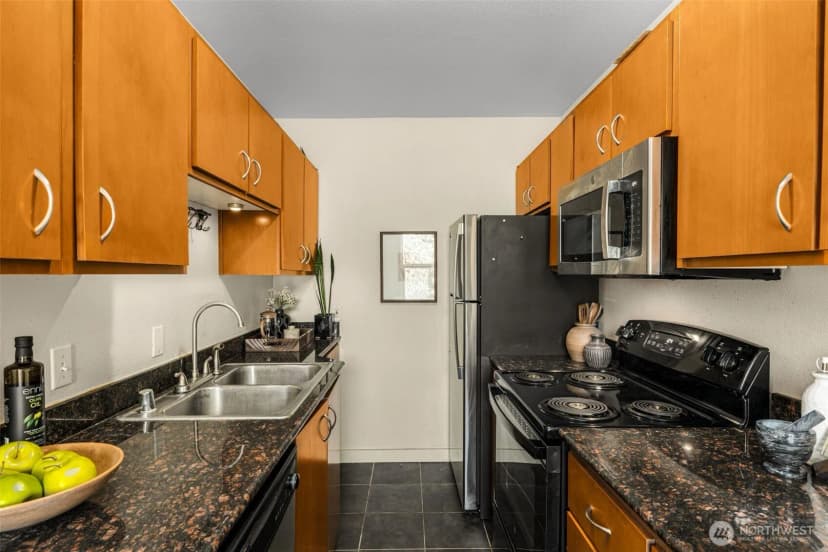 Property photo for 715 24th Avenue #306, Seattle photo 12