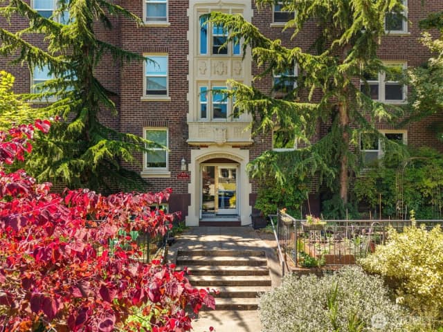Property photo for 715 24th Avenue #306, Seattle photo 2