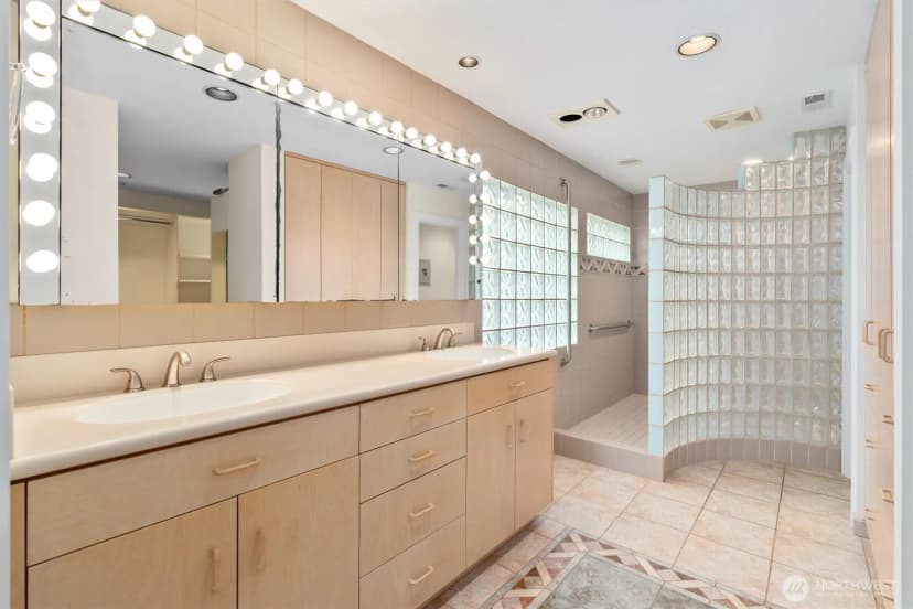 Property photo for 4163 Beach Drive Sw #102, Seattle photo 19