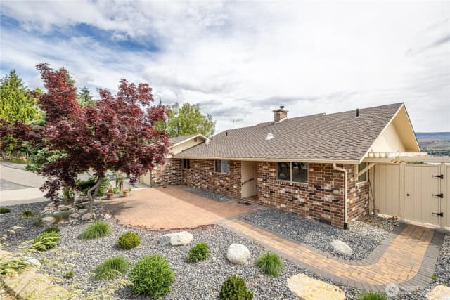 Property photo for 1632 Tanda Lane, Wenatchee photo 2