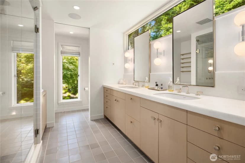 Property photo for 1514 Shenandoah Drive E, Seattle photo 24