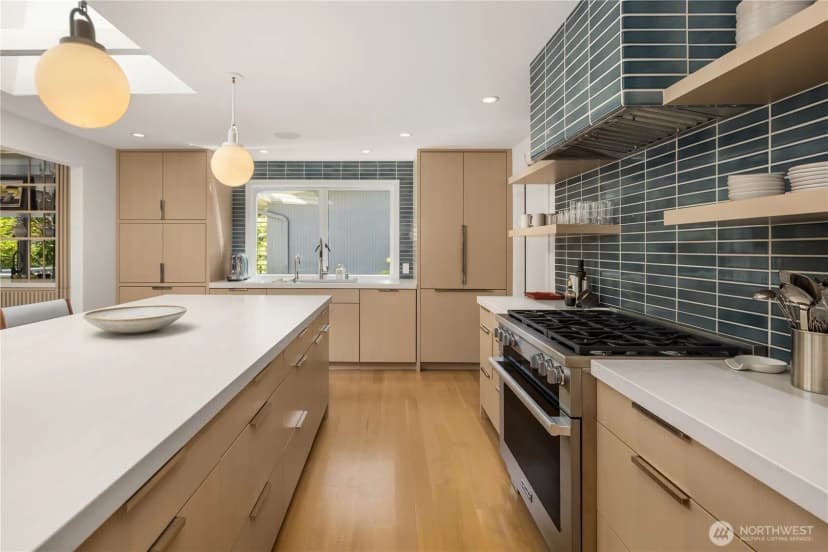 Property photo for 1514 Shenandoah Drive E, Seattle photo 6