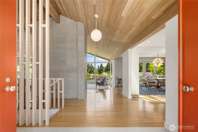 Property photo for 1514 Shenandoah Drive E, Seattle photo 3